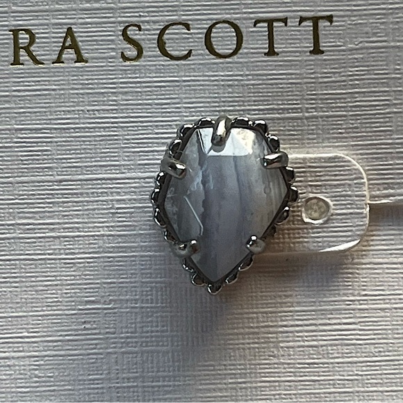 EUC Kendra Scott Tessa Silver Stud Earrings in Gray Banded Agate - Picture 2 of 3
